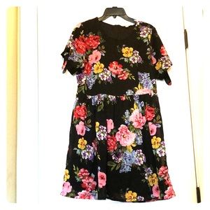 Yumi floral petite dress